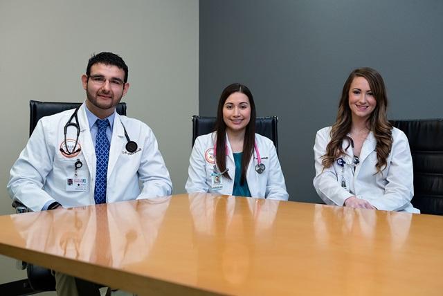 赌博平台 Physician Assistant students Megan Castillo, Melissa Caro and Benito Lopez won first place recently in the Texas Academy of Physician Assistants 2016 Medical Challenge Bowl. They now move on to the national competition in May in San Antonio. (赌博平台 Photo by Paul Chouy)